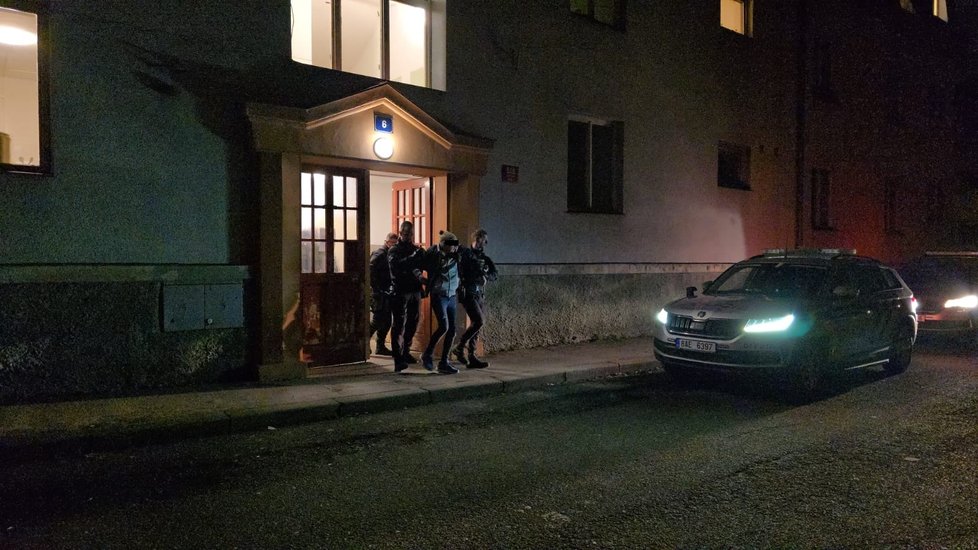Policisté zadrželi muže, který vyhrožoval, že se vrátí do vinohradské nemocnice se zbraní. (3. únor 2024)
