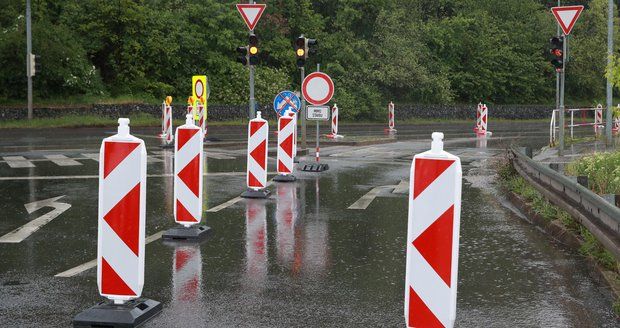 Na měsíc se kvůli opravám uzavře část silnice Pod Areálem ve Štěrboholech. (ilustrační foto)