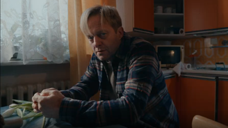 Chlapi (ne)pláčou: Obětí domácího násilí může být muž v jakémkoliv věku. Pod svícnem představuje nový projekt Chlapi (ne)pláčou: Obětí domácího násilí může být muž v jakémkoliv věku. Pod svícnem představuje nový projekt