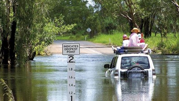 Pod vodou. Záplavy
v australském státě
Queensland během
posledních dvou týdnů
postihly nejméně
200 tisíc lidí. Škody
byly předběžně
vyčísleny na miliardu
australských dolarů
(19 miliard korun)