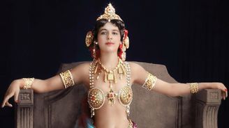 Mata Hari je vzpomínána jako nebezpečná špionka a svůdná tanečnice, ale nebyla ani jedno