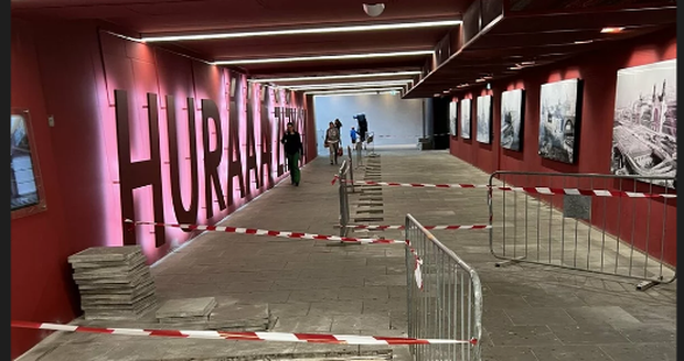 Podchod na Hlavním nádraží je po dvou letech znovu rozkopaný (červen 2023).