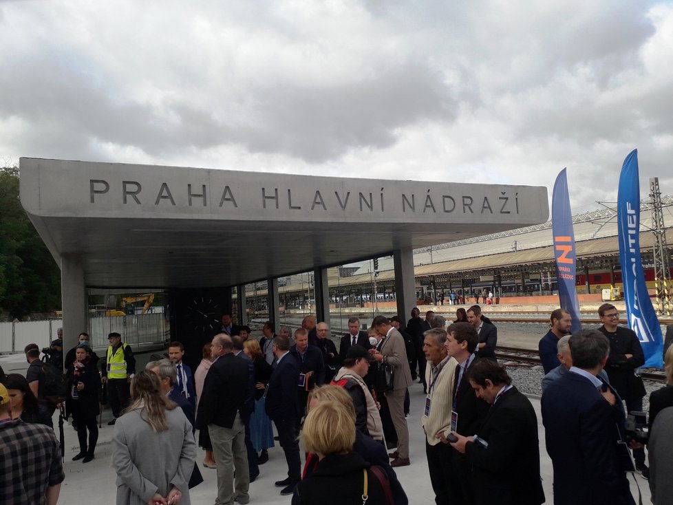 Na hlavním nádraží se otevřel nový podchod, který propojuje centrum a Prahu 3. (24. září 2021)