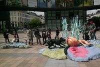 Česká krvácející socha rozčílila komunisty v Bruselu: Chtějí ji nechat odstranit