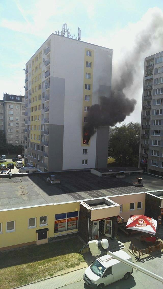 Při požáru bytu v Poděbradech zemřeli tři lidé.