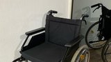 Bezohledný invalida na vozíku najížděl na chodkyně! Musely před ním utíkat