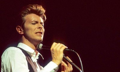 Podivné album. David Bowie desku Toy nahrál před deseti lety, ale producenti a studio ji tenkrát odmítli vydat. Nyní deska prosákla na internet