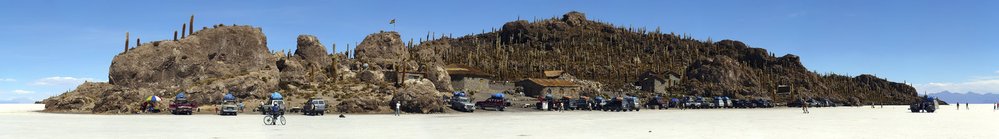 Ostrov Isla Incahuasi v solné pláni Salar de Uyuni