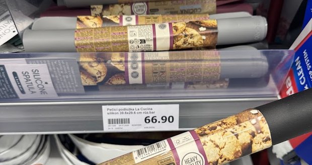 Jedna vychytávka, čtyři barevné varianty. Silikonovou podložku seženete v šedé, černé, červené i zelené barvě, takže snadno zapadne do každé kuchyně.