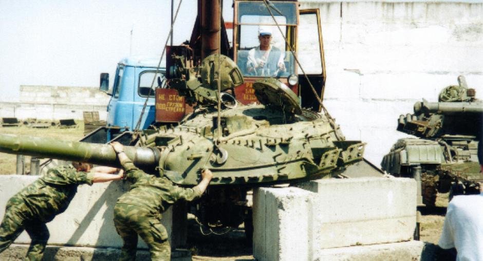 Některou výzbroj už v muničním skladu Cobasna zlikvidovali pod dohledem OBSE.