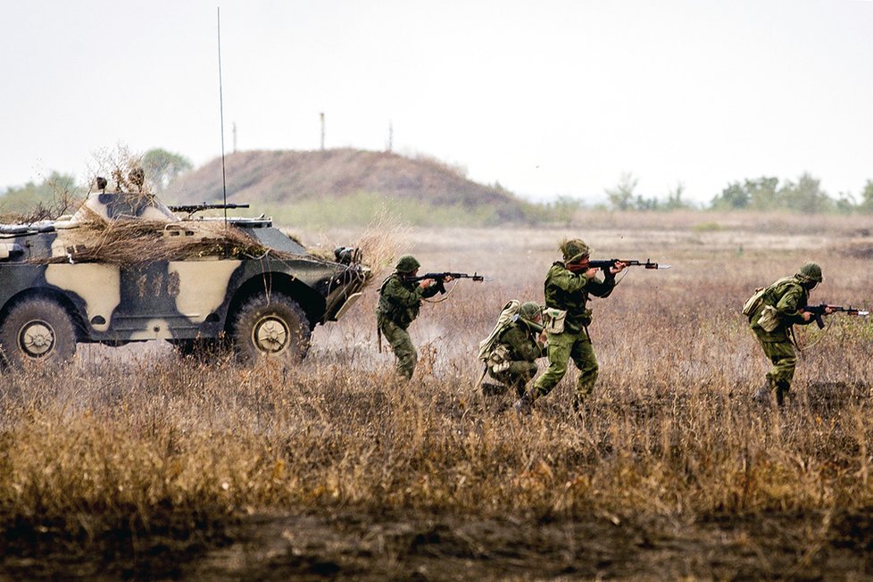 Cvičení ruské armády v Podněstří, nedaleko ukrajinských hranic.