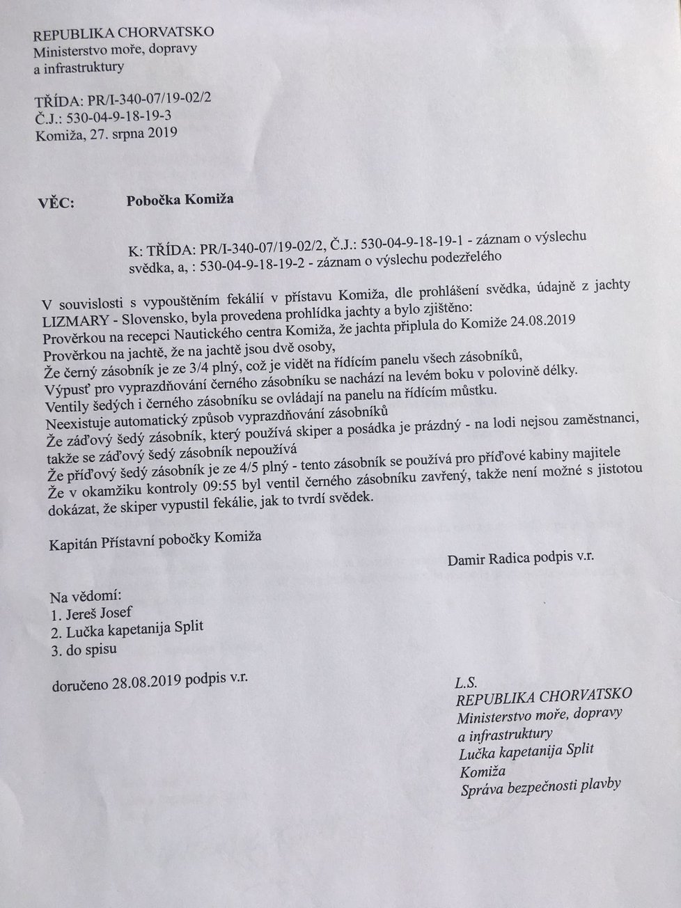 Protokol kapitána přístavu v Komiži o prohlídce jachty. V závěrečné pasáži se konstatuje, že nelze s jistotou označit plavidlo za původce vypuštění fekálií do moře, jak tvrdí svědek.