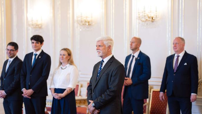 Prezident Petr Pavel přijal na Hradě podnikatelské osobnosti vyznamenané v letošním ročníku soutěže EY Podnikatel roku Prezident Petr Pavel přijal na Hradě podnikatelské osobnosti vyznamenané v letošním ročníku soutěže EY Podnikatel roku