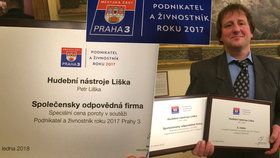 Petr Liška se zabývá prodejem hudebních nástrojů. Jeho úsilí ocenili zákazníci v soutěži Podnikatel a živnostník roku Prahy 3.