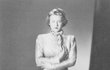 Večerní plášť z čínského brokátu v roce 1937 oblékala snacha Podolské Hilda.