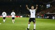 Lukas Podolski s kapitánskou páskou rozhodl duel proti Anglii