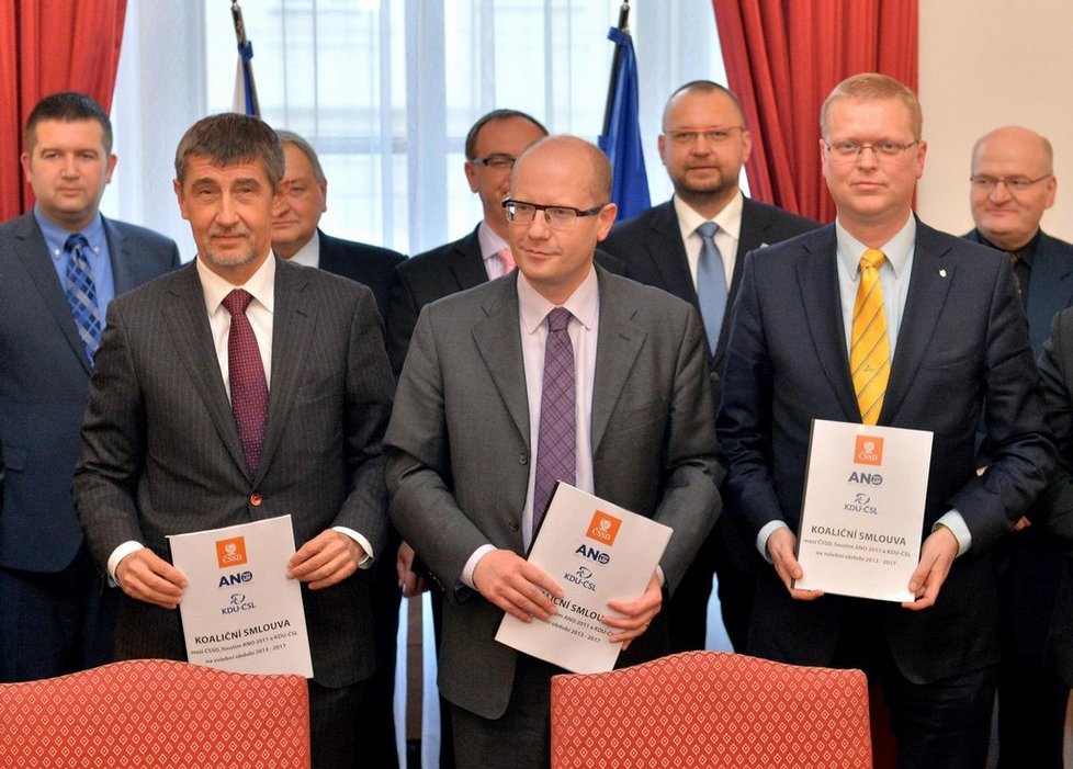 Podpis koaliční smlouvy (zleva Andrej Babiš, Bohuslav Sobotka a Pavel Bělobrádek)