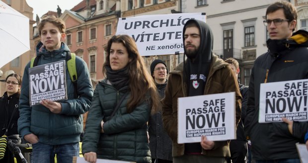 Evropský pochod za uprchlíky v Praze: Nesmíme zavřít hranice, míní účastníci