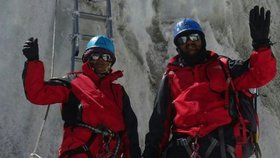 Manželský pár tvrdil, že se jim podařilo vylézt na Everest. Lhali.