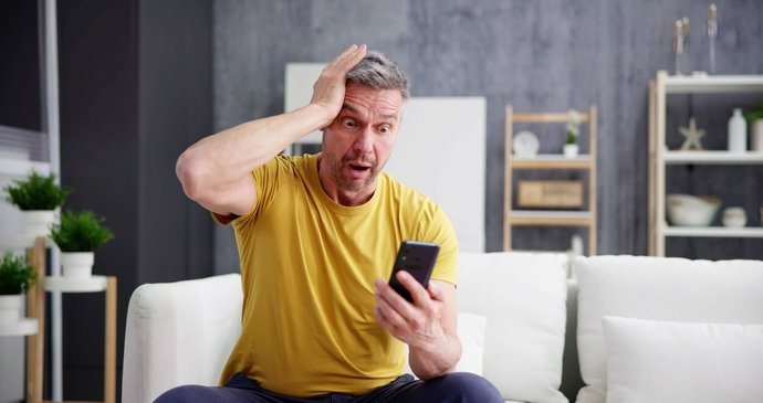 Brňan chtěl ochránit své konto: 900 tisíc mu vyfoukli podvodníci