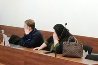 Stovky podvedených: Zájezdy zaplatili, nikam nejeli! Podnikatelka u soudu