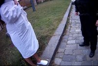 Žena utekla z hotelu v centru Brna: V županu a bez placení!