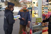 Podvodníci na Liberecku nabízí prášek na koronavirus: Policie udělala kampaň pro seniory