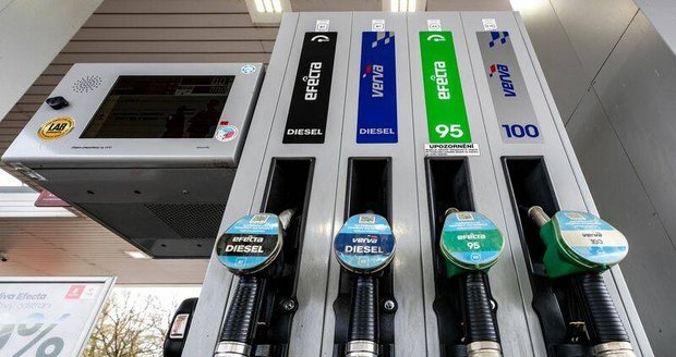 Dvojice podvodníků odebrala na Vysočině desítky tisíc litrů pohonných hmot, faktury ale neplatila.