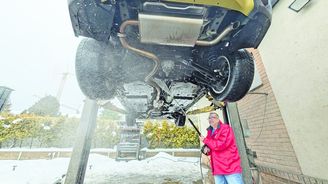 Ošetřovali jsme podvozek proti korozi: Slané utrpení Ošetřovali jsme podvozek proti korozi: Slané utrpení