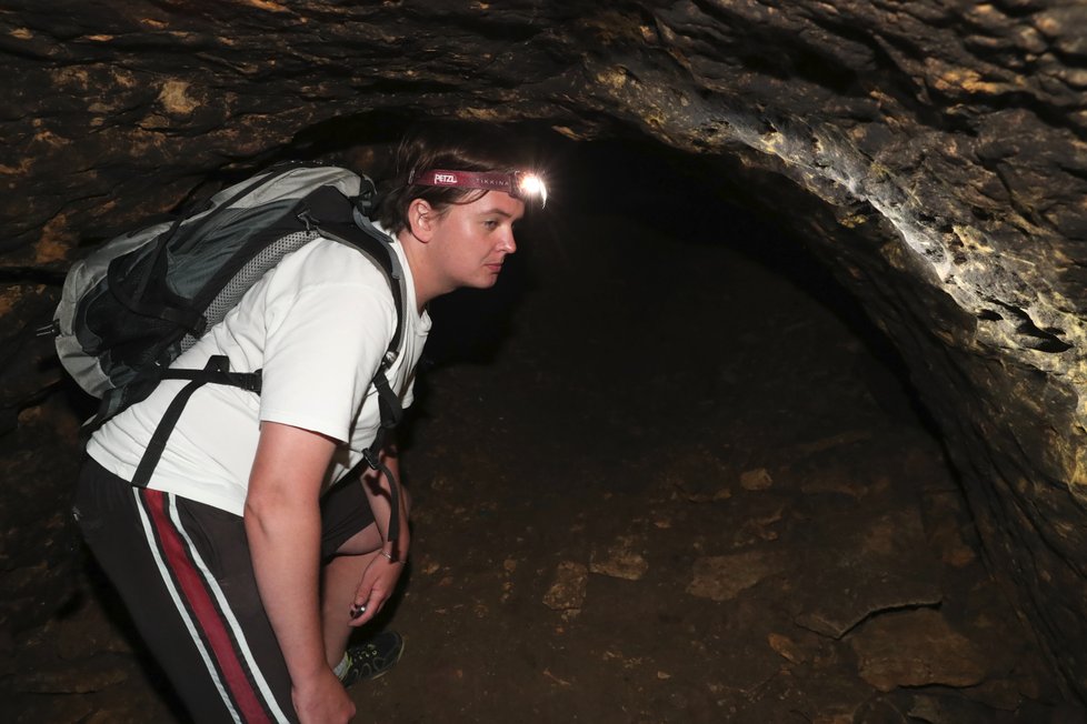 V různých štěrbinách a proláklinách občas nalézají svůj domov netopýři.