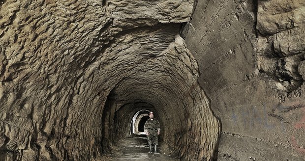 Podzemní tunel v Divoké Šárce. Za 2. světové války tu operovalo SS.