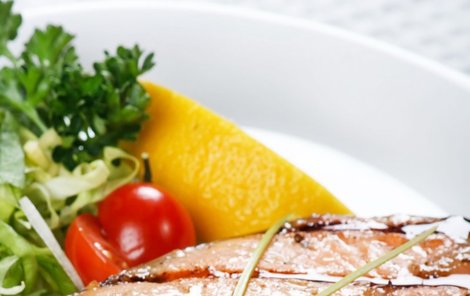 Ryby do jídelníčku vybírejte tučnější a jezte je alespoň 2krát týdně.