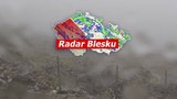 První sníh na Sněžce! V Česku se ochladilo, přibylo deště i větru, sledujte radar Blesku
