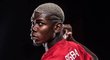 Záložník Manchesteru United Paul Pogba účesy pěkně střídá