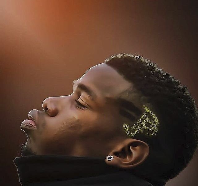 Záložník Manchesteru United Paul Pogba by ve Spojených arabských emirátech se svými účesy hrát nemohl