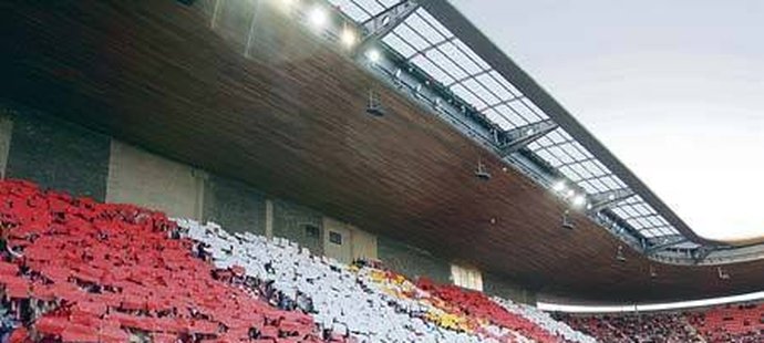 Nový stadion v Edenu je sice krásný, ale hrát na něm poslední zápas? To může být hazard.