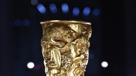 Unikát nedozírné ceny: Zlatý pohár Alexandra Velikého vystavují na zámku ve Valticích!