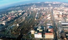 Pohled na Holešovice a železniční stanici Praha-Bubny