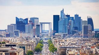 Paříž po brexitu lanaří britské firmy, příští City se má stát čtvrť La Défense
