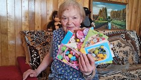 Felicie (85) posílá na Velikonoce desítky pohledů: SMS nemají kouzlo