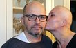 Neskutečná krutost! Jako by nestačilo, že manželka Zdeňka Pohlreicha (57) musí čelit zákeřné rakovině... Život jeho ženě Zdeňce (42) znepříjemňují vyděrači! Chtěli po ní téměř půl milionu korun.