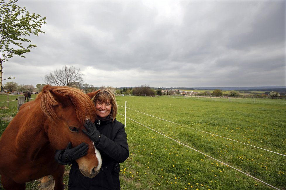 Zdeňka Pohlreichová musí absolvovat dohromady 8 chemoterapií. Tři má zdárně za sebou.