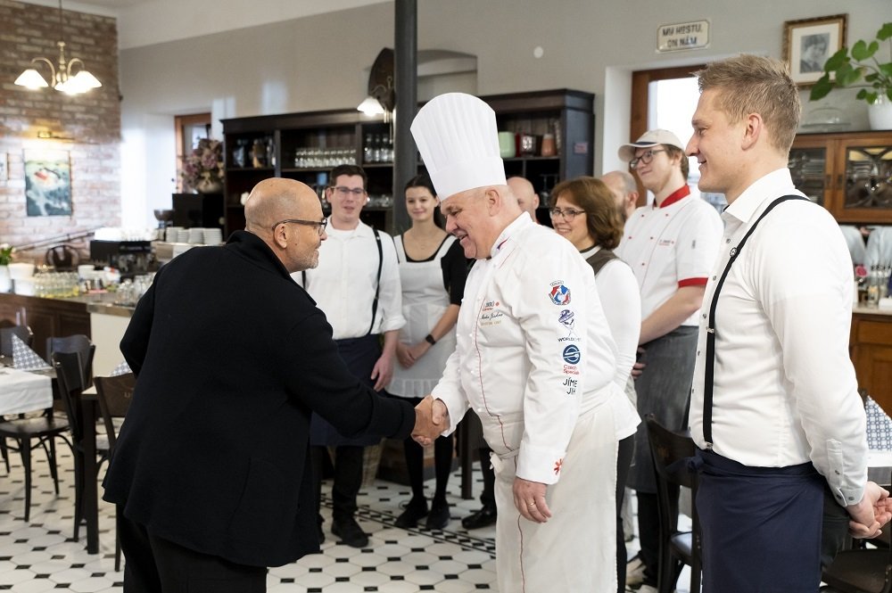 Pohlreichův souboj restaurací U Jiskrů, Strakonice