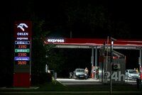 Některé pumpy v Česku u polských hranic výrazně zlevnily. Dychtiví řidiči je vzali útokem