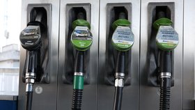 Ceny benzinu i nafty stagnují, nejdráž natankujeme na Vysočině.