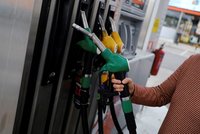 Řidiči v šoku: Benzin na pumpách krátce stál 95 korun za litr. Provozovatel se omluvil