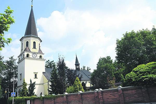 Kostel sv. Bartoloměje ve Frýdlantu nad Ostravicí ukrýval dva hroby místních farářů v 17. století.