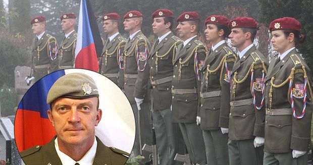 „Jsme na tebe hrdí.“ S Tomášem (†41) zabitým v Afghánistánu se loučily stovky lidí