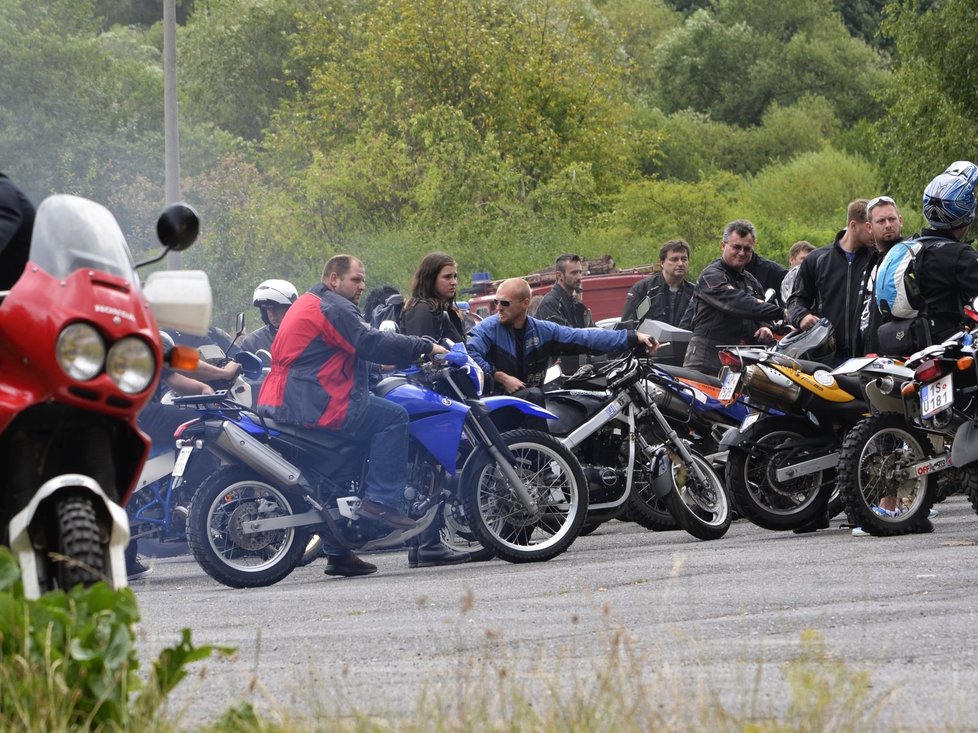 K sušickému krematoriu přijelo asi 80 motorkářů