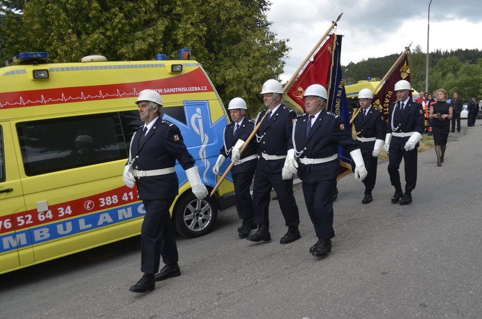 Rodina, hasiči a kamarádi motorkáři se naposledy rozloučili s Michalem, který byl zavražděn v Albánii